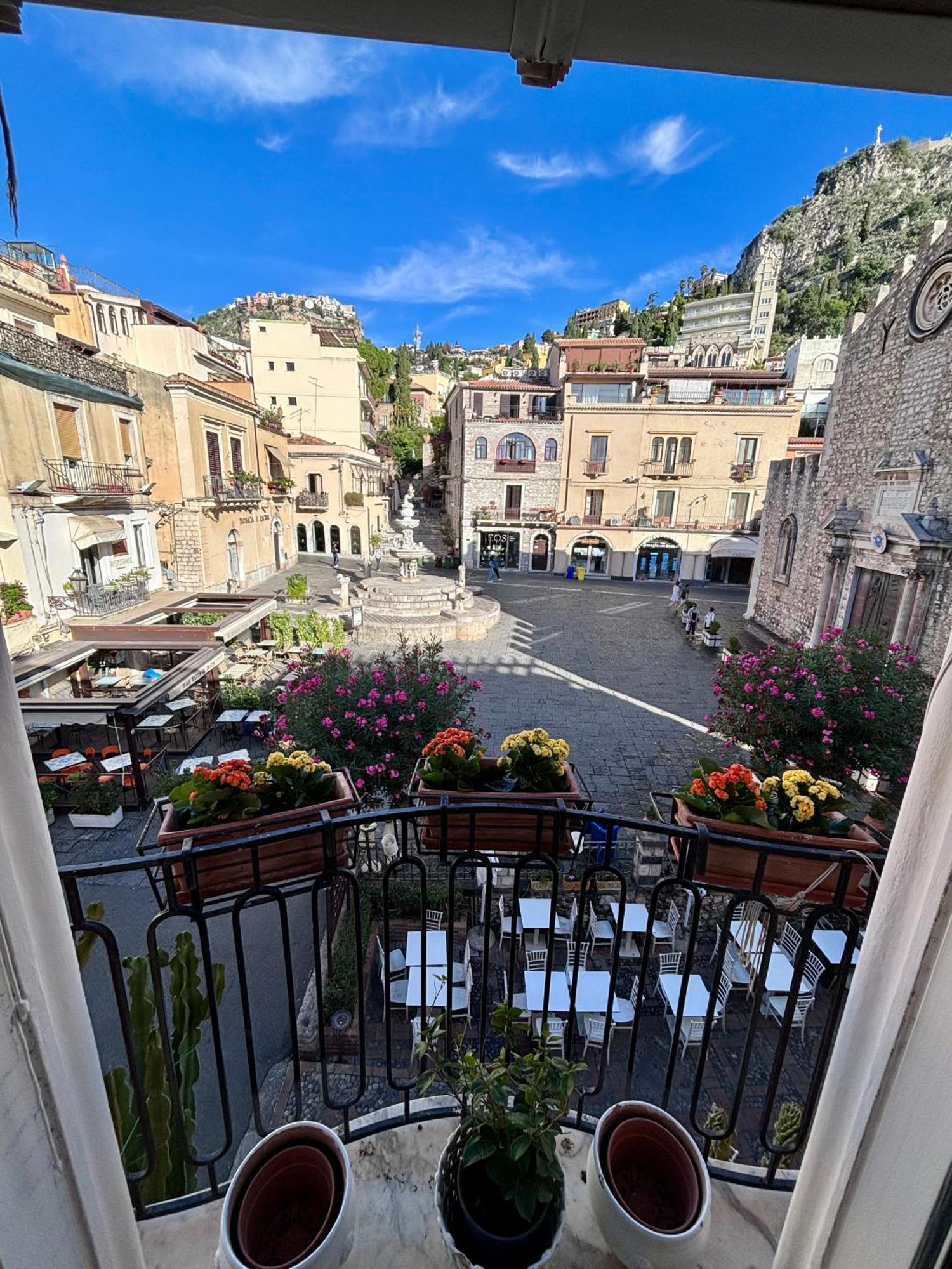 Duomo Square Apartment タオルミーナ エクステリア 写真